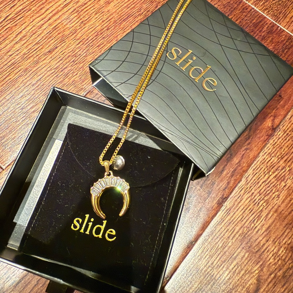 Slide jewels necklace